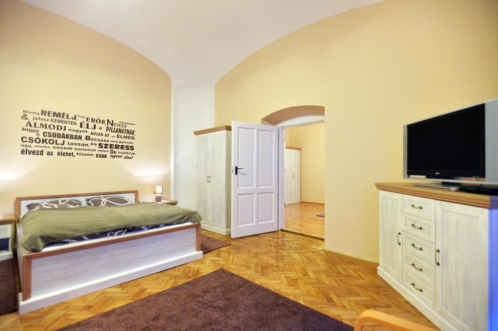 Foter Apartman Eger Zewnętrze zdjęcie